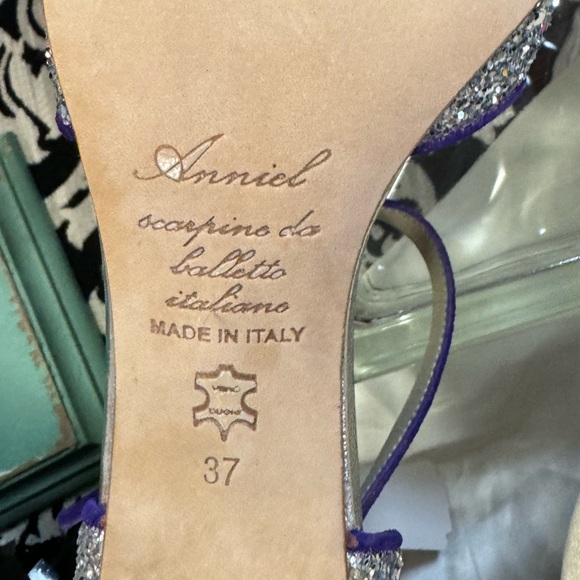 NIB  Anniel , Italian suede & silver sparkle t-strap sandals. Size 37 - Picture 4 of 10